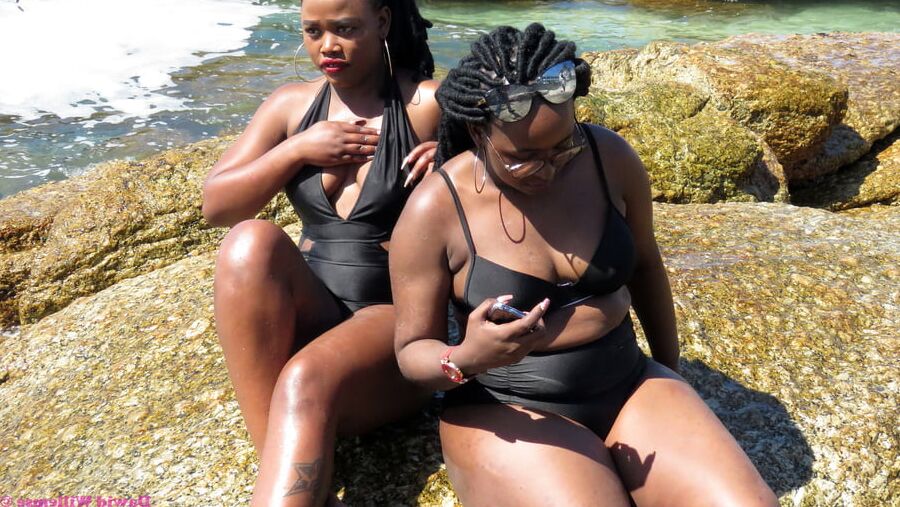 South Africa - Grils posing