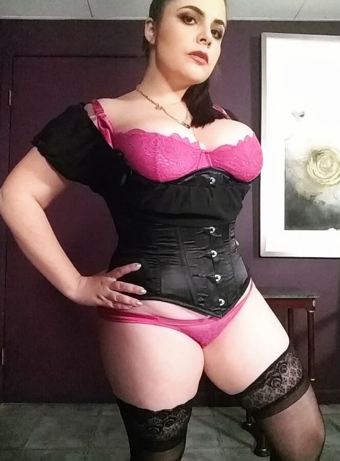 I crave this girl&;s TWAT!