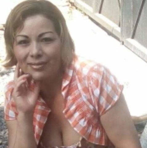 Mon putain de voisin mature, une très putain de femme au foyer