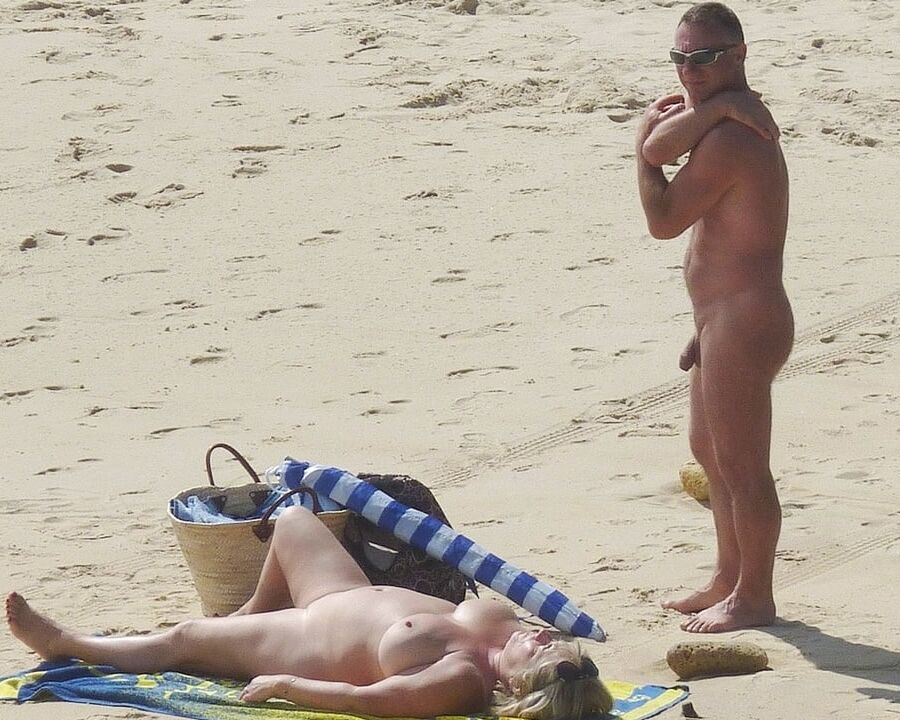 NAKED COUPLES