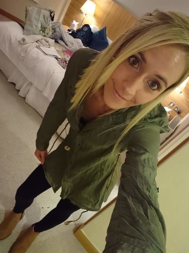 Slim UK blonde - what a whore!