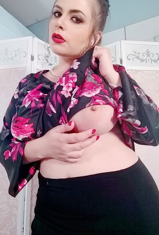 I crave this girl&;s TWAT!