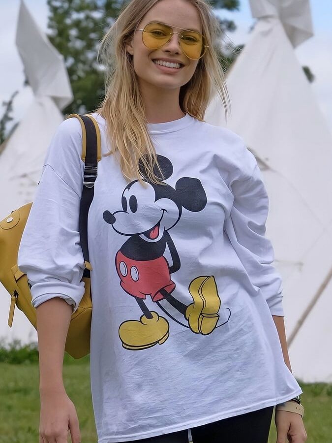 Margot Robbie hot