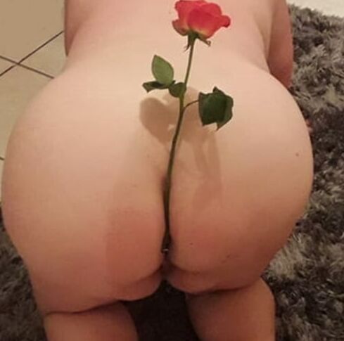 Horny Milf Slut Ella Nude