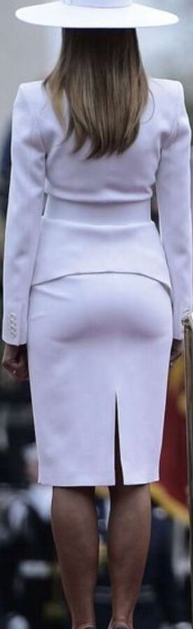 More nice bums in skirts