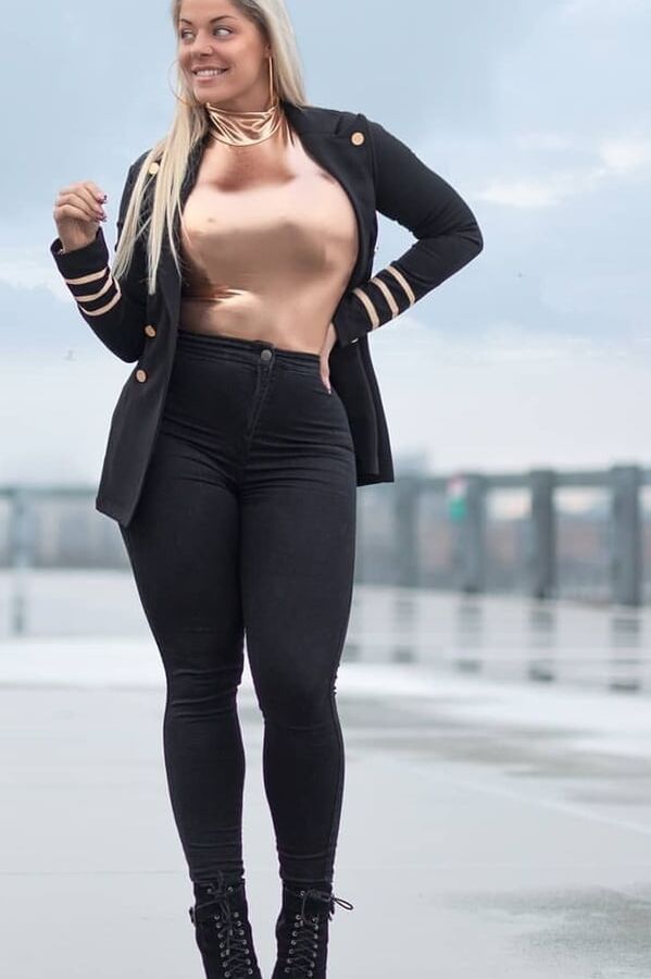 Mia Sand Dutch Fitness Slut
