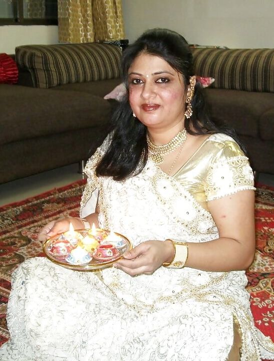Beautiful aunty all pics