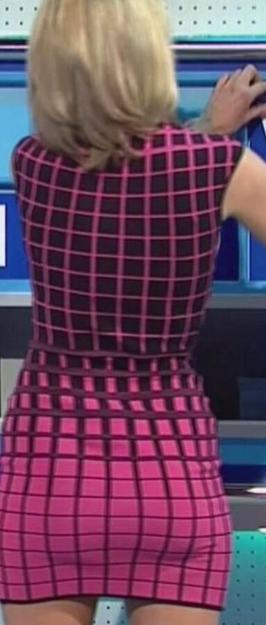More nice bums in skirts