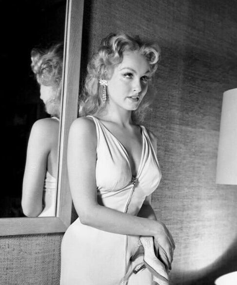 Julie Newmar, vintage actress