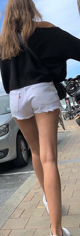 Voyeur Bums: Always eyes on bums...