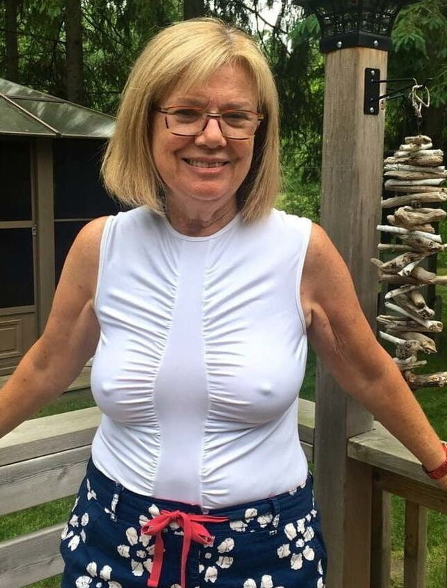 braless