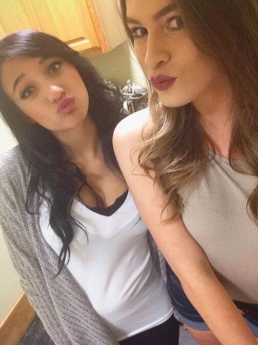 EXTREMELY HOT Friend Group From Baton Rouge