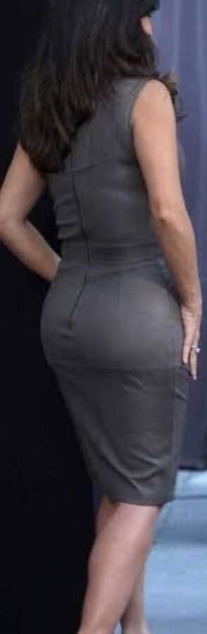 More nice bums in skirts
