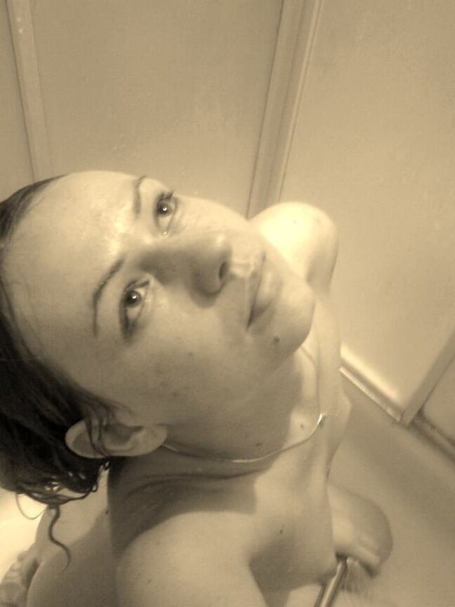 Fajna mloda brunetka