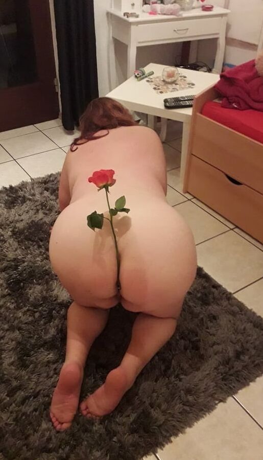 Horny Milf Slut Ella Nude