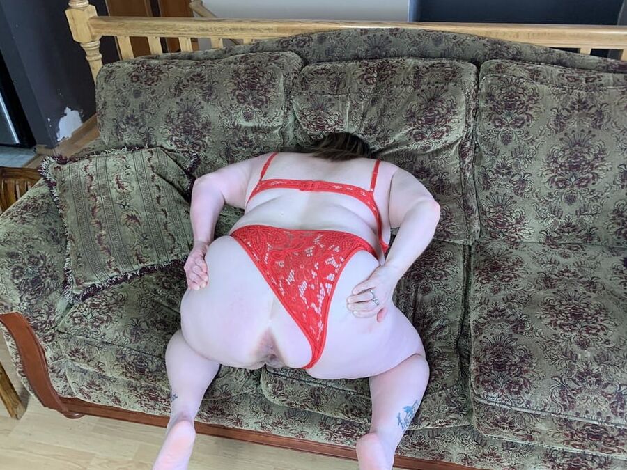 Sexy BBW Pussy on the Couch