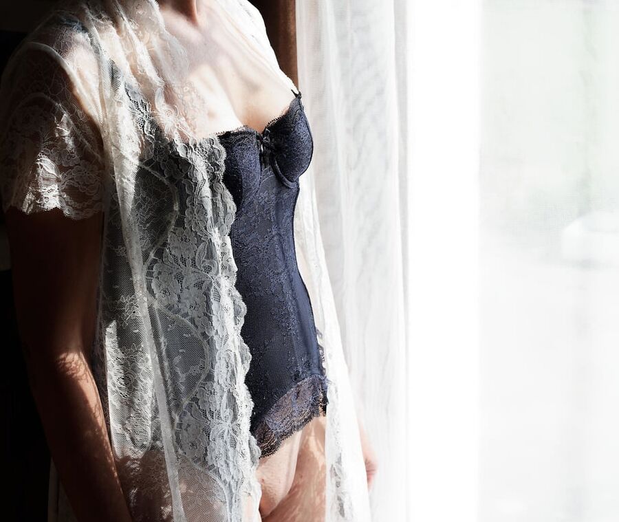Phildahue wears Lise Charmel