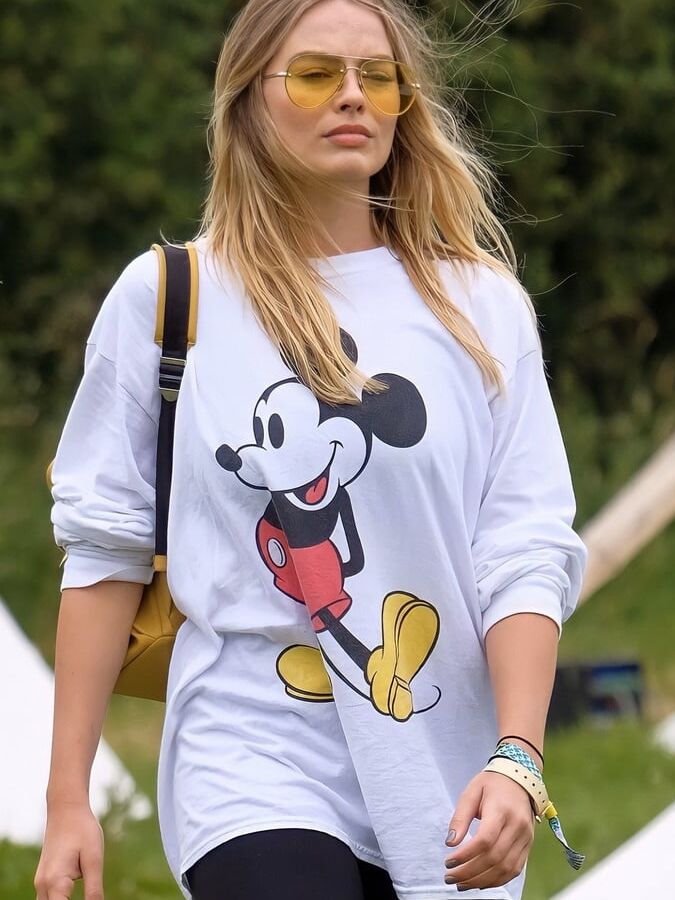 Margot Robbie hot