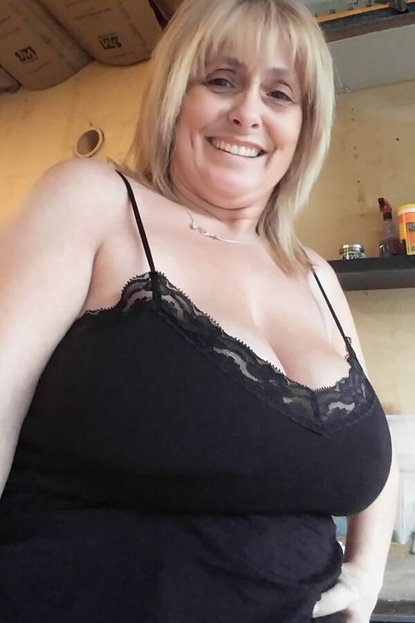 Busty Amateur Cougars