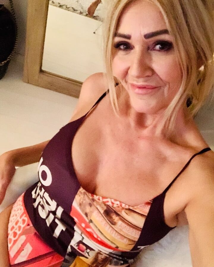 Danish mature to wank over