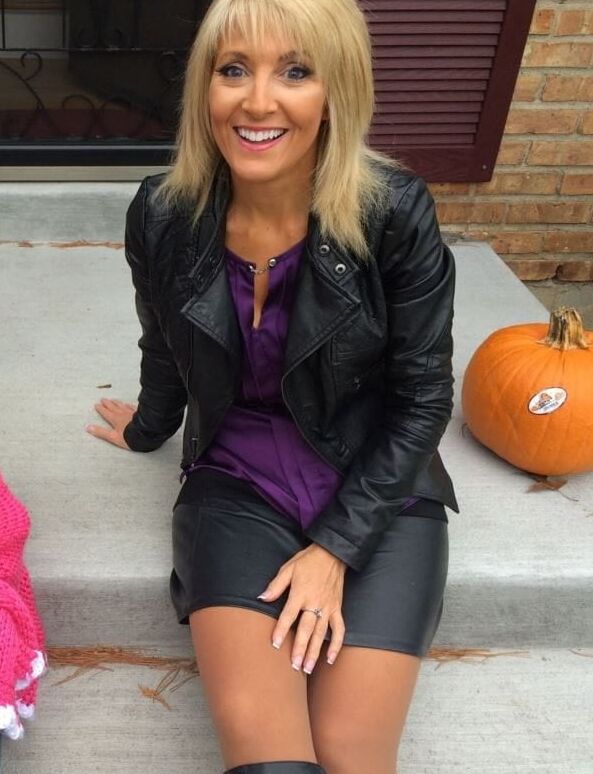 Female Celebrity Boots &amp; Leather - Liz Bonis