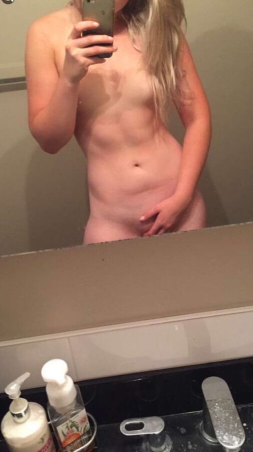 Nude Amateur Pics - Beautiful Girls Selfies