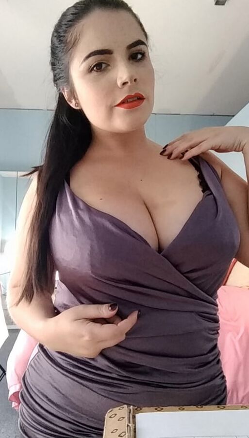 I crave this girl&;s TWAT!