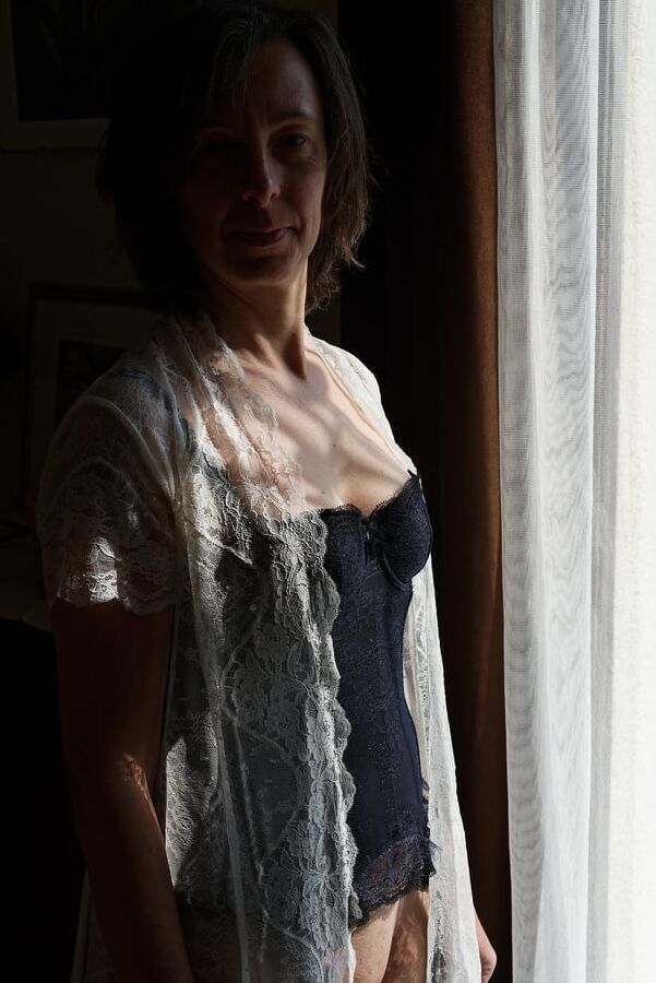 Phildahue wears Lise Charmel