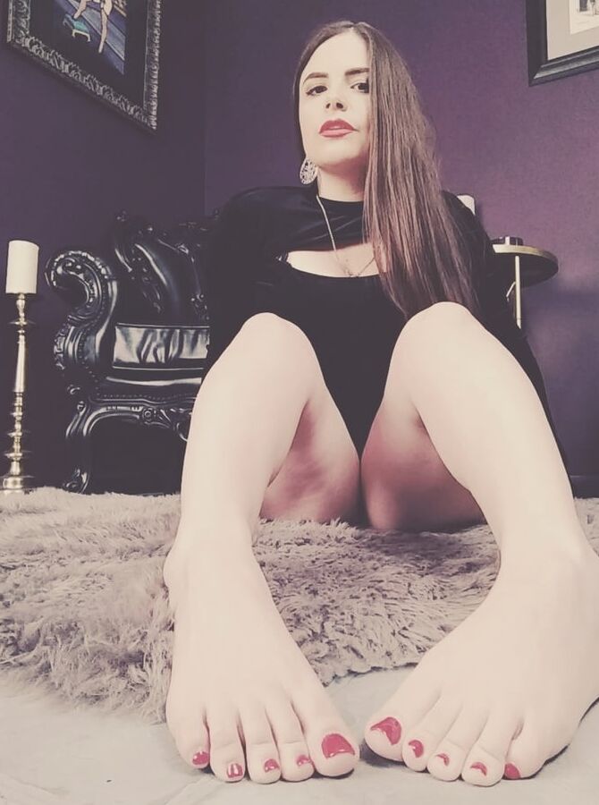 I crave this girl&;s TWAT!