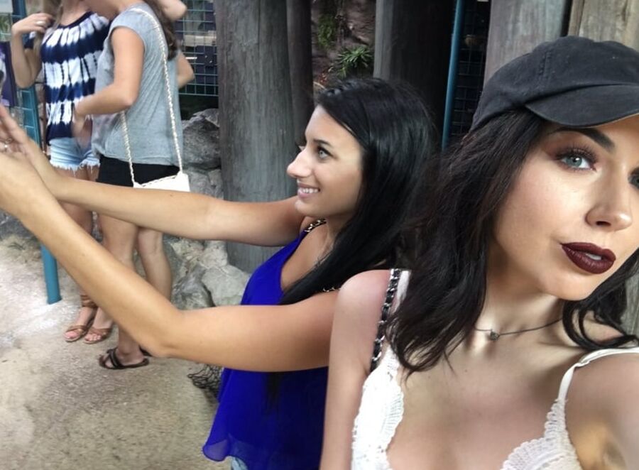 EXTREMELY HOT Friend Group From Baton Rouge
