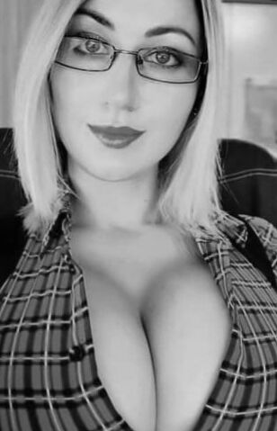 CLEAVAGE VALLEY JAW DROPIN TITY POPS