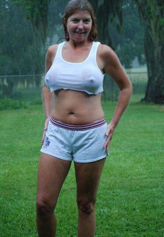 braless