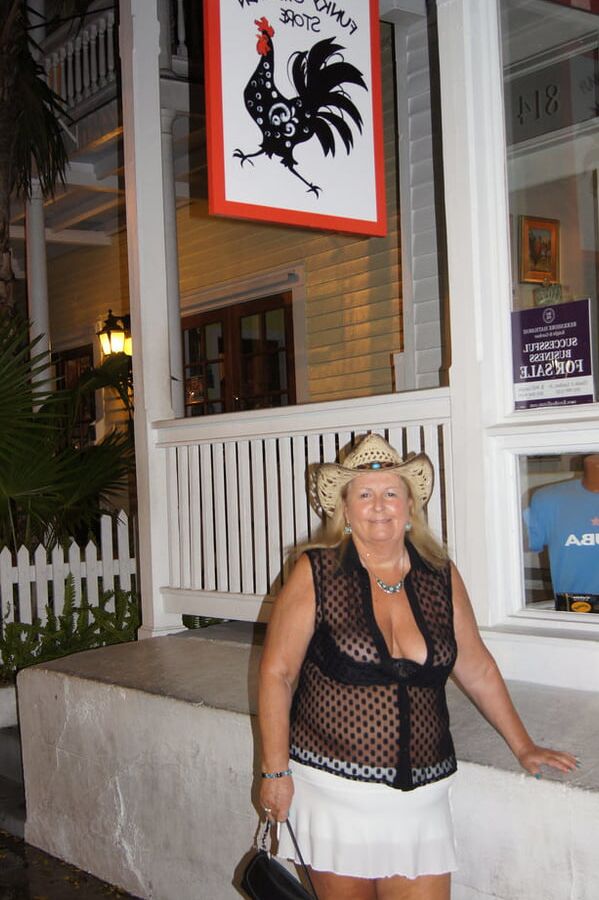 Mature and hot (Hot outdoor)