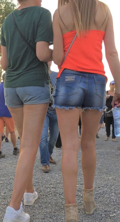 Voyeur Bums: Always eyes on bums...