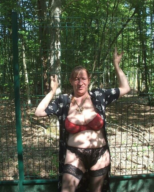 Mature and hot (Hot outdoor)