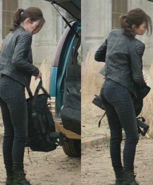 Emma Stone juicy ass screencaps from Zombieland