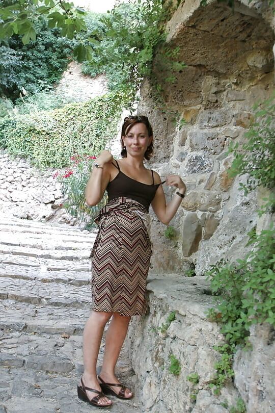 Milf also needs to Pee on Holiday