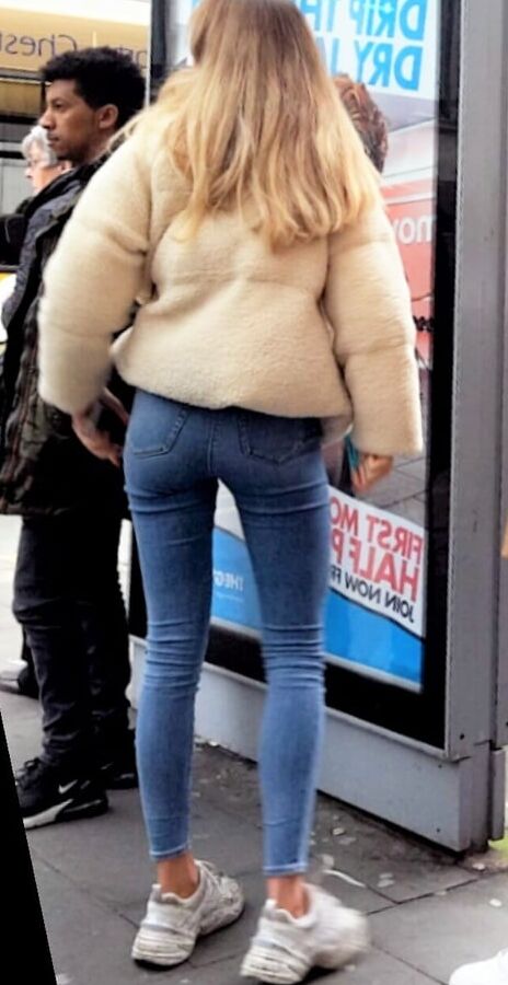 Voyeur Bums: Always eyes on bums...