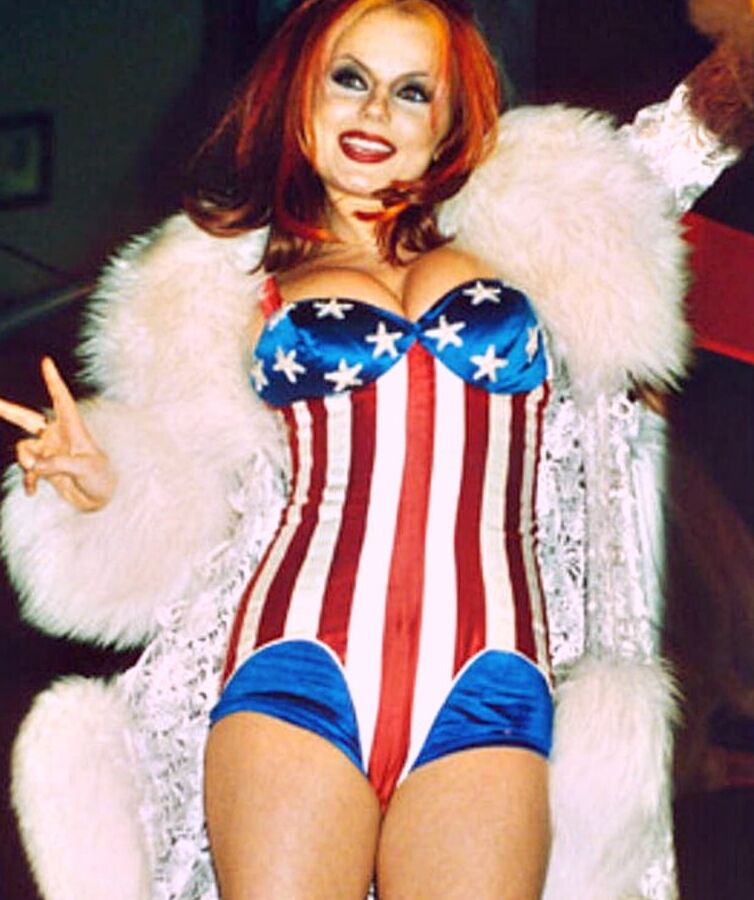 GERI HALLIWELL WEARING BODYSUIT AT MTV VMA