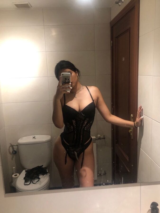 Sexy chicks from reviews
