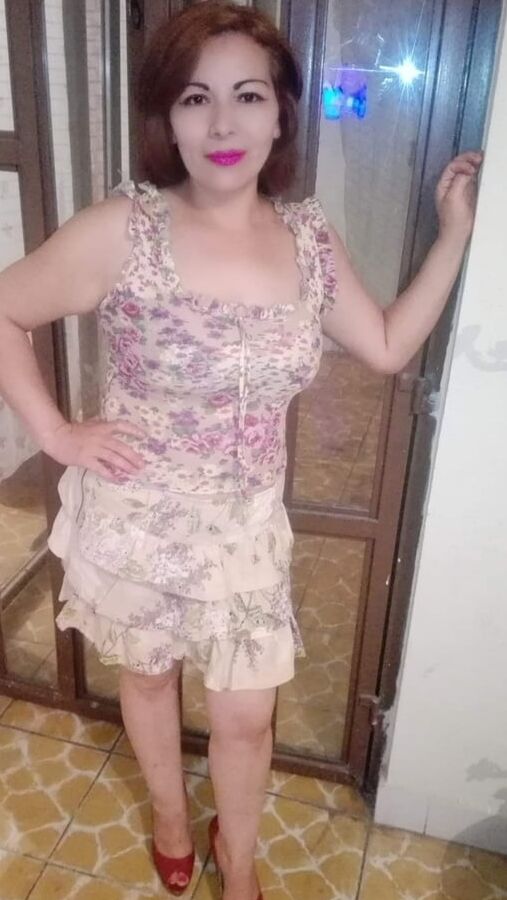 Mon putain de voisin mature, une très putain de femme au foyer