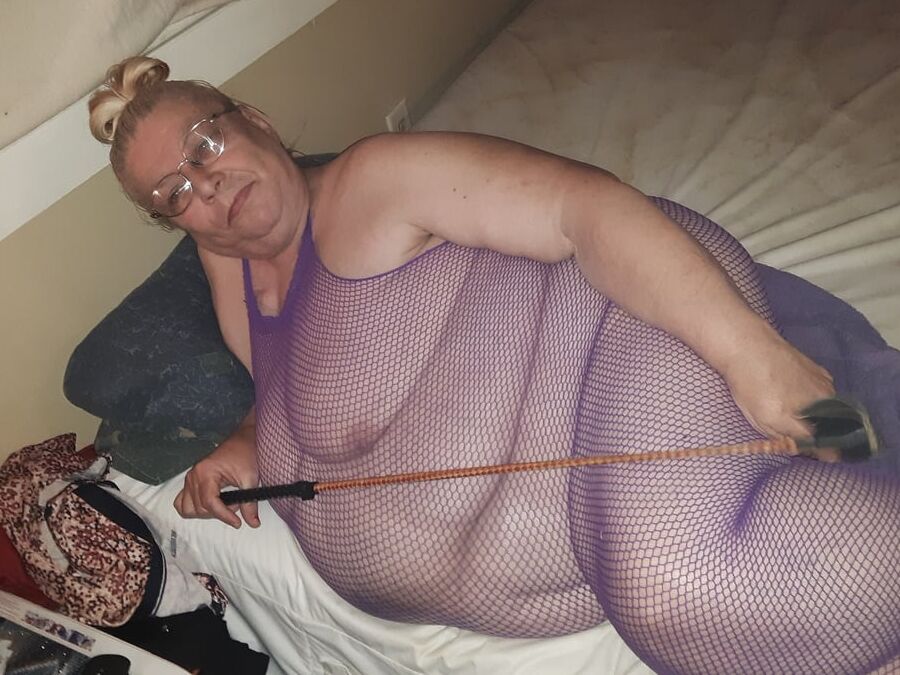 Hoodyman SSBBW . Wickr id hoodymanssbbw .