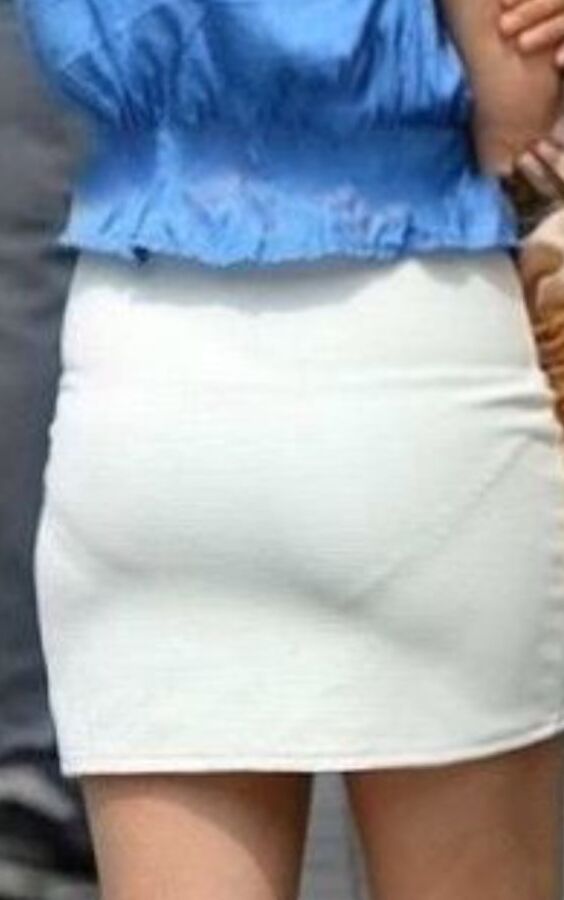 More nice bums in skirts