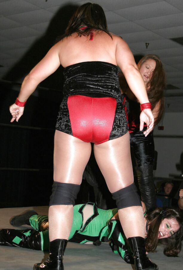 Ts Pro Wrestler_Candy Lee