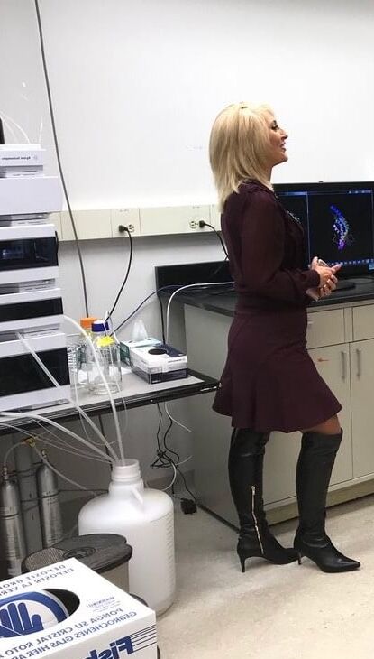 Female Celebrity Boots &amp; Leather - Liz Bonis