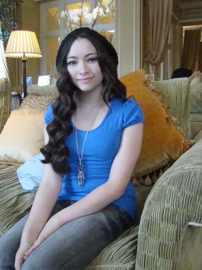 Jodelle Ferland so cute!