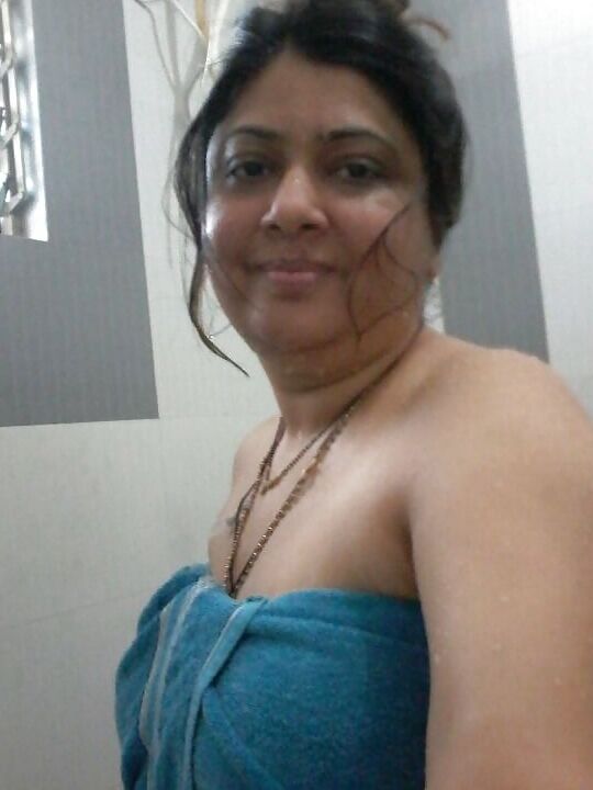 Beautiful aunty all pics