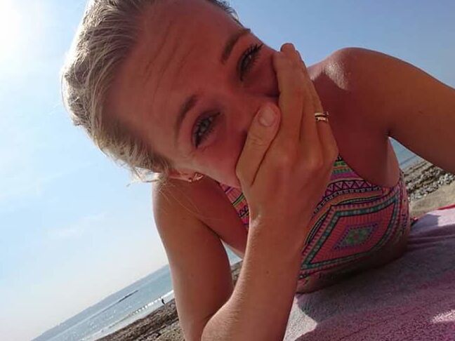Slim UK blonde - what a whore!