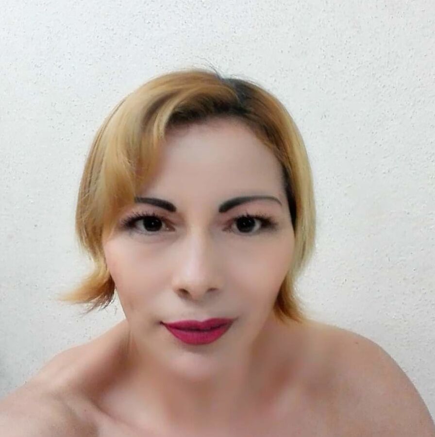 Mon putain de voisin mature, une très putain de femme au foyer