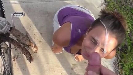 ELLE LE SUCE DANS LA NATURE...